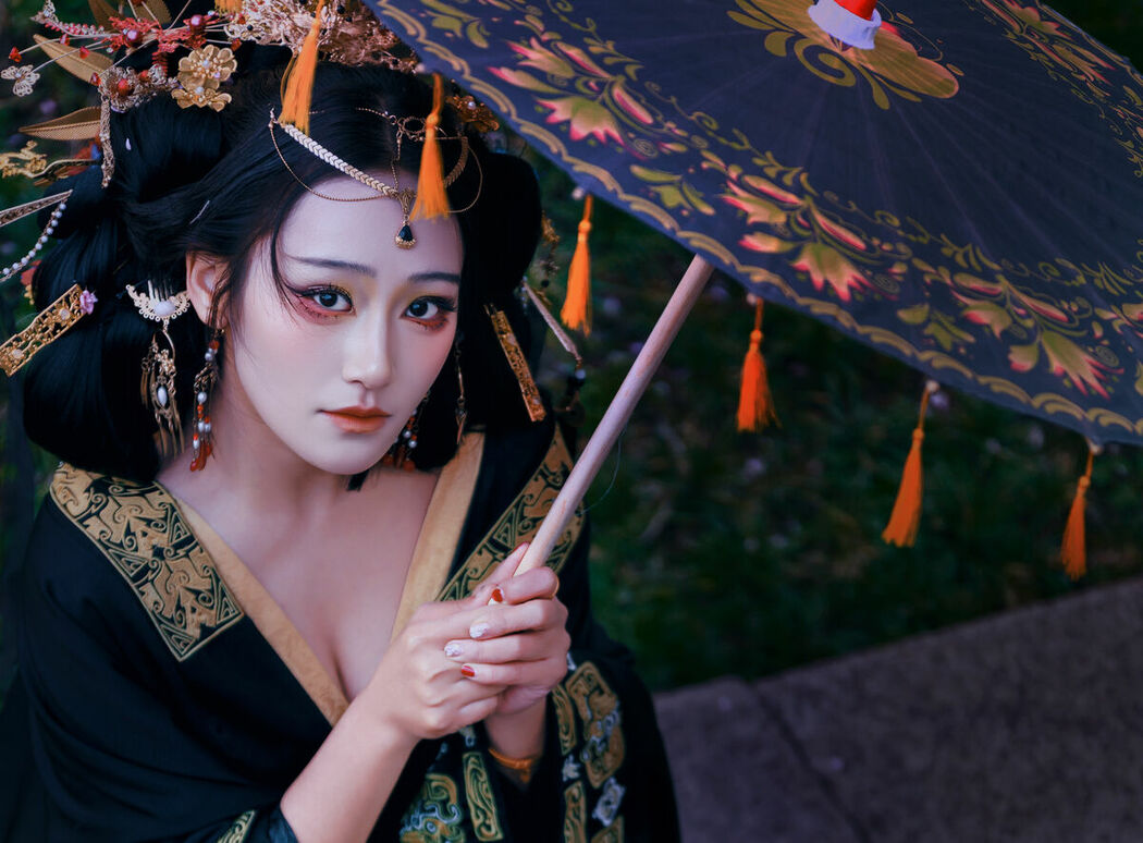 YiTuYu艺图语 Vol.8704 Xiao Hong (44P)