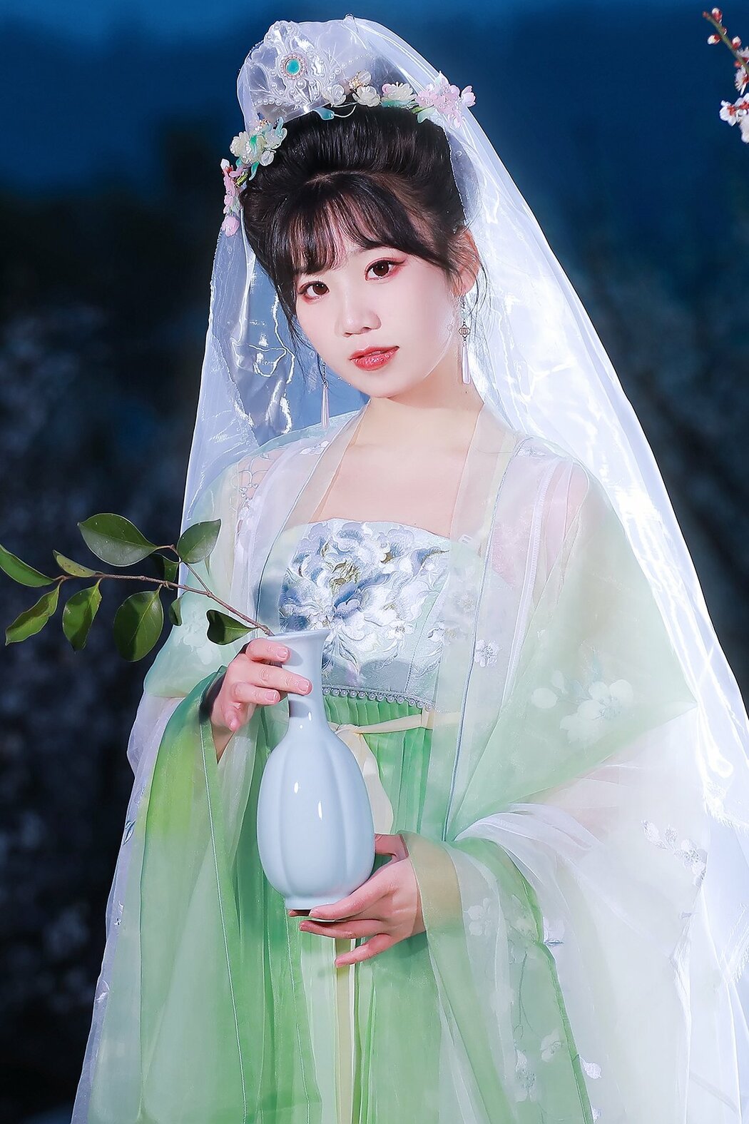 YiTuYu艺图语 Vol.8718 Zhou Zhou AY (23P) Cover Photo