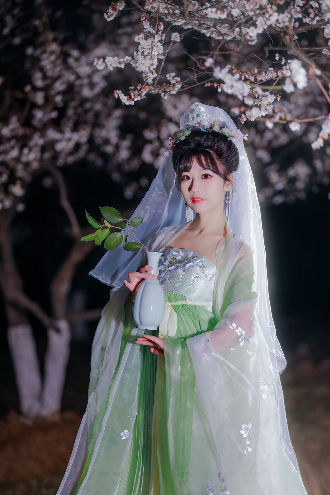 YiTuYu艺图语 Vol.8718 Zhou Zhou AY (23P)