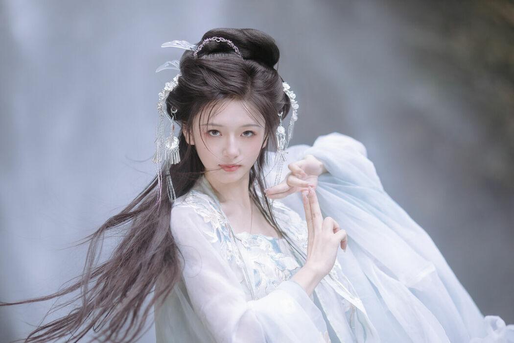 YiTuYu艺图语 Vol.8709 Chi Yan Zai Zhe Li (21P)