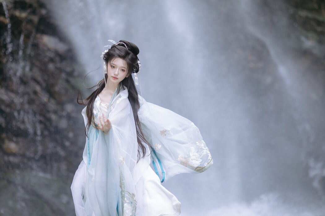 YiTuYu艺图语 Vol.8709 Chi Yan Zai Zhe Li (21P)