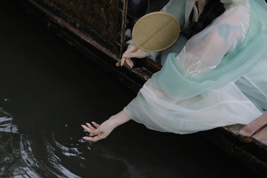 YiTuYu艺图语 Vol.8711 Wu Yue (16P)