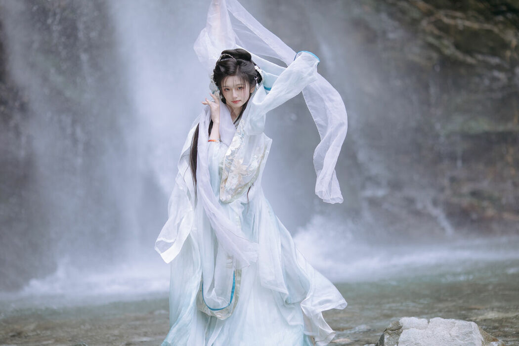 YiTuYu艺图语 Vol.8709 Chi Yan Zai Zhe Li (21P)