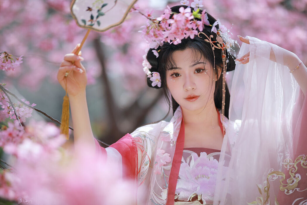 YiTuYu艺图语 Vol.8715 A Ming (16P)