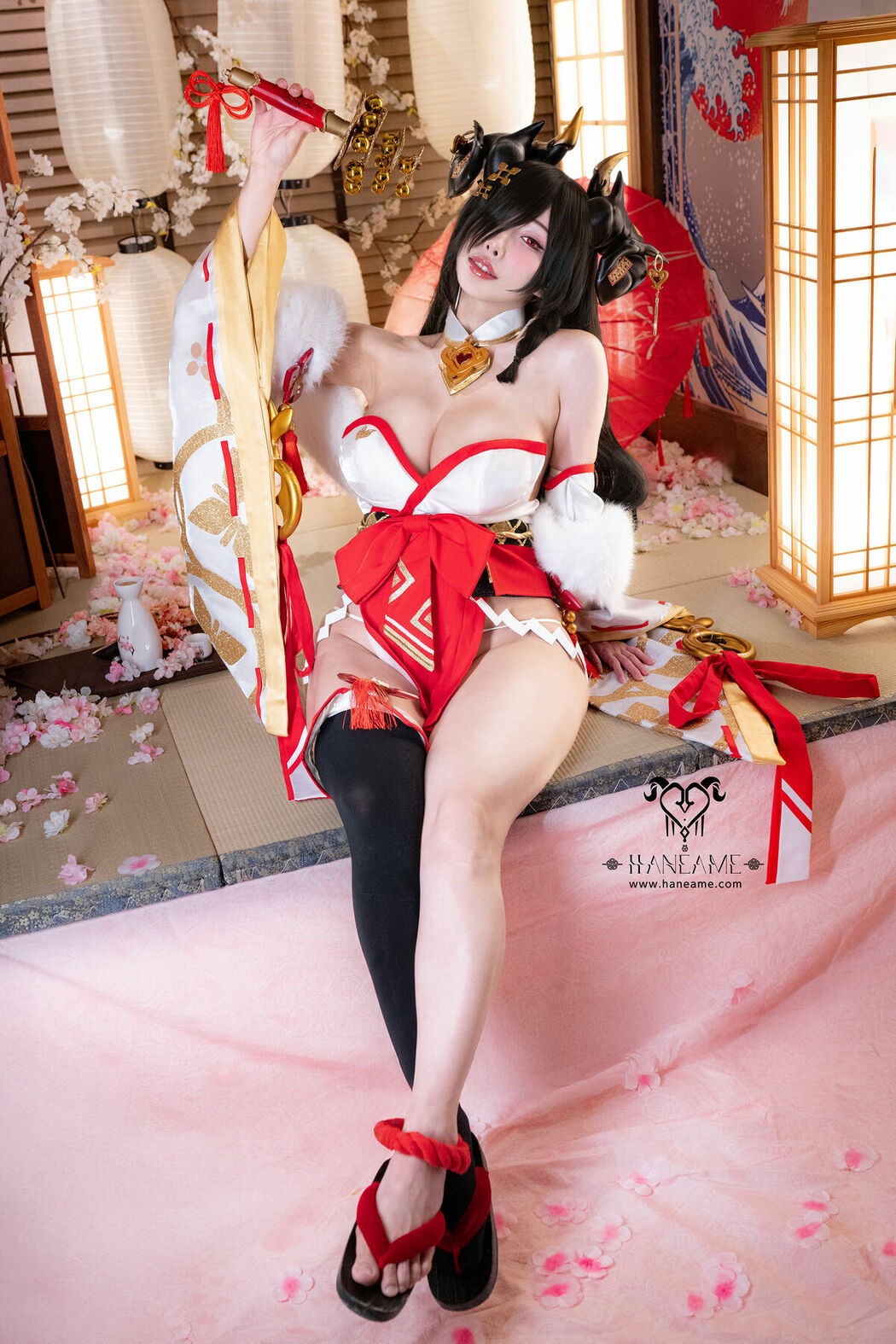 Coser@Hane Ame – Lustful Goat Miko 邪羊巫女写真书 (89P)
