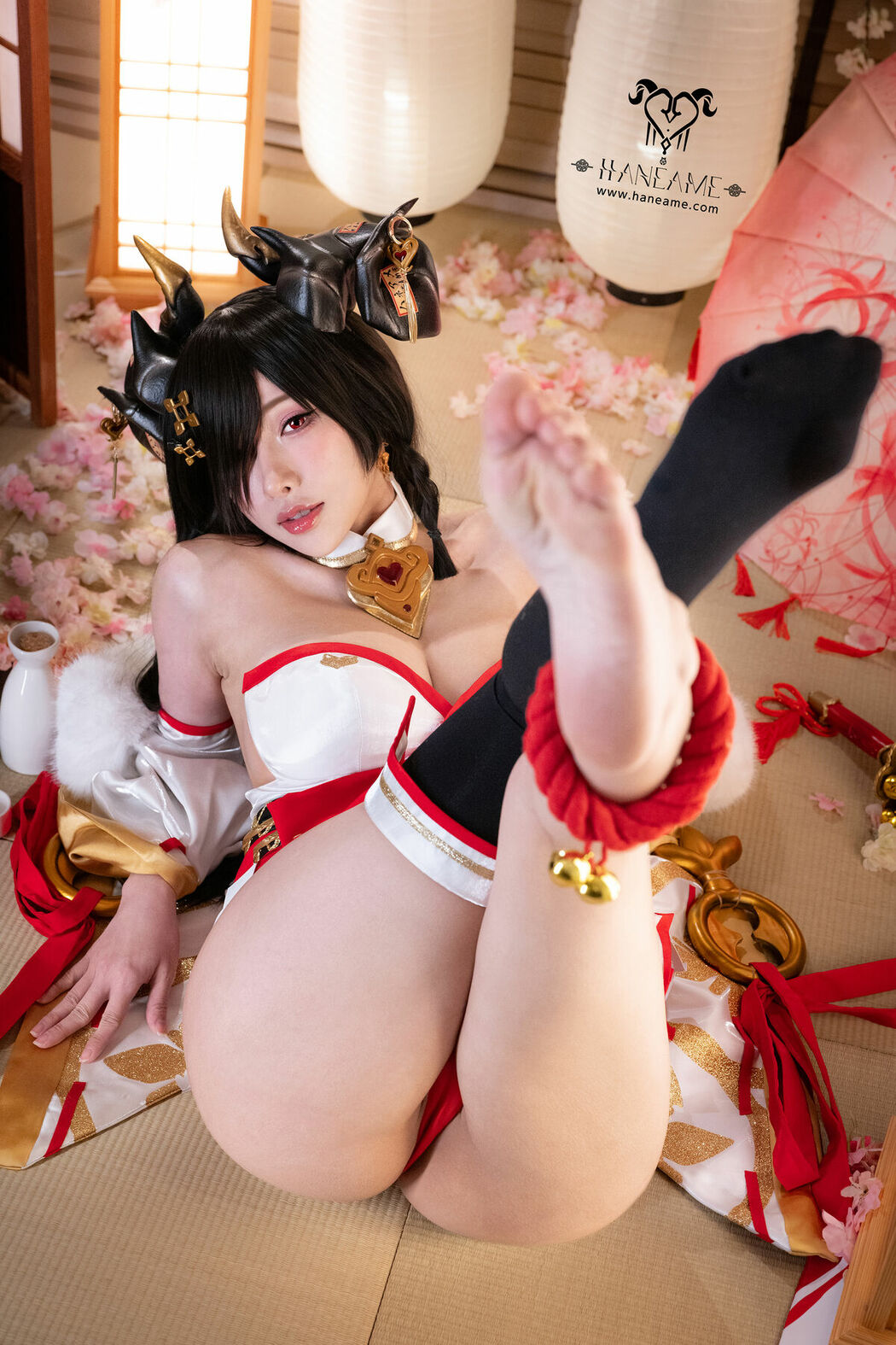 Coser@Hane Ame – Lustful Goat Miko 邪羊巫女写真书 (89P)