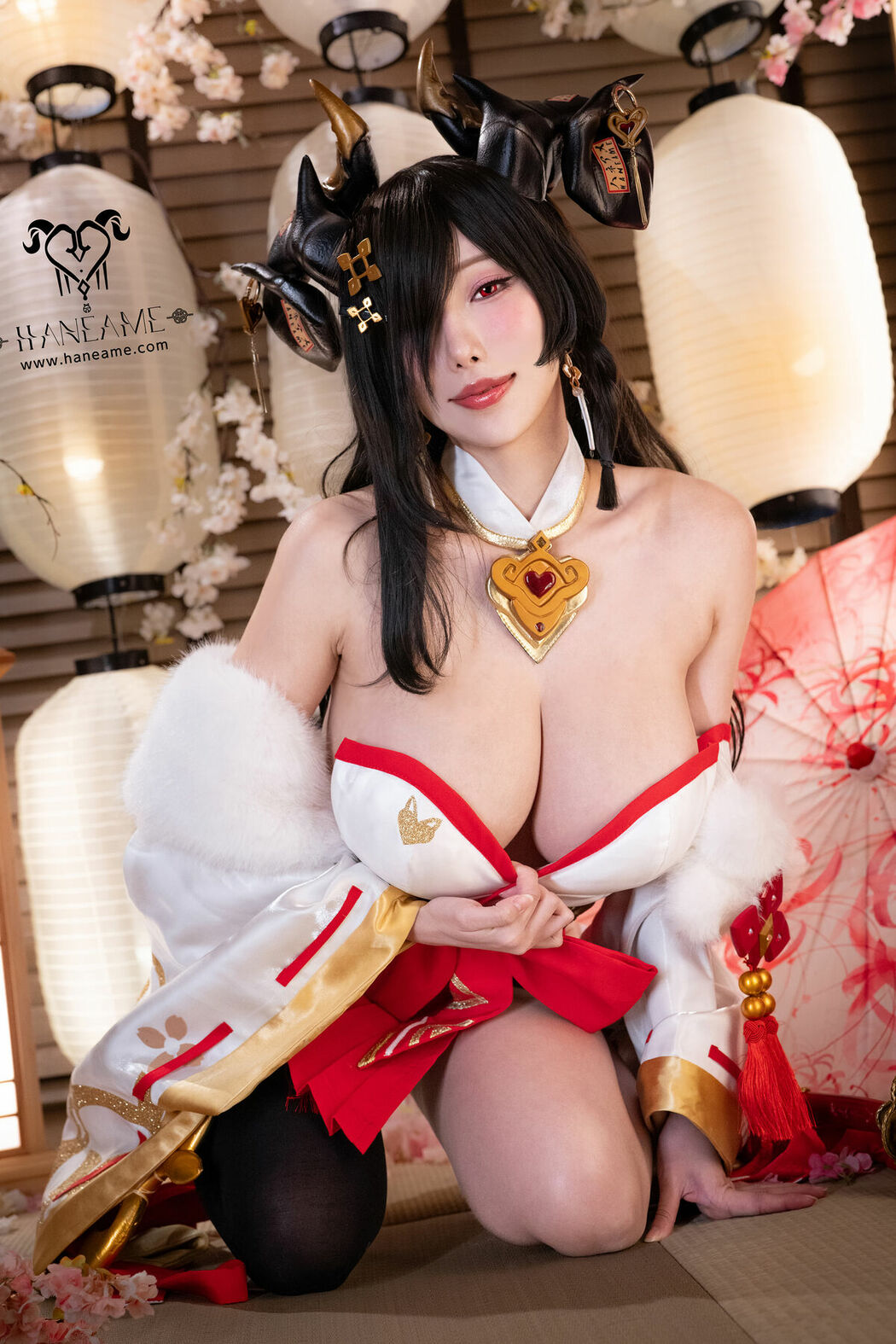 Coser@Hane Ame – Lustful Goat Miko 邪羊巫女写真书 (89P)