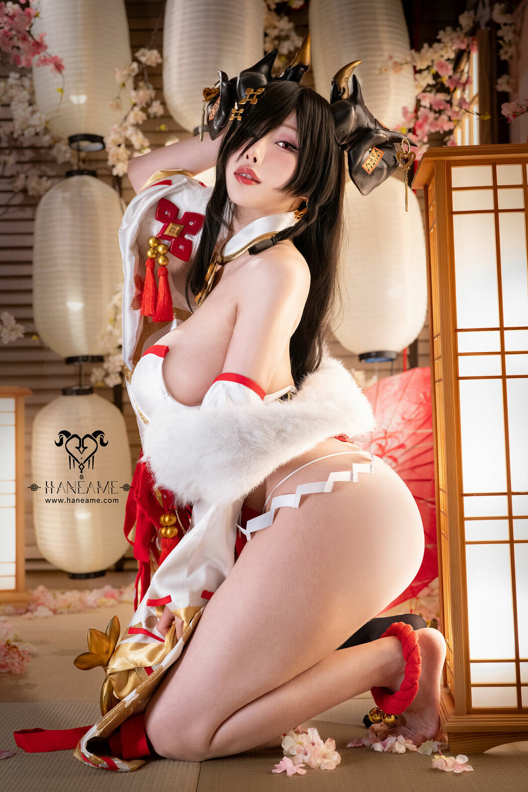 Coser@Hane Ame – Lustful Goat Miko 邪羊巫女写真书 (89P)