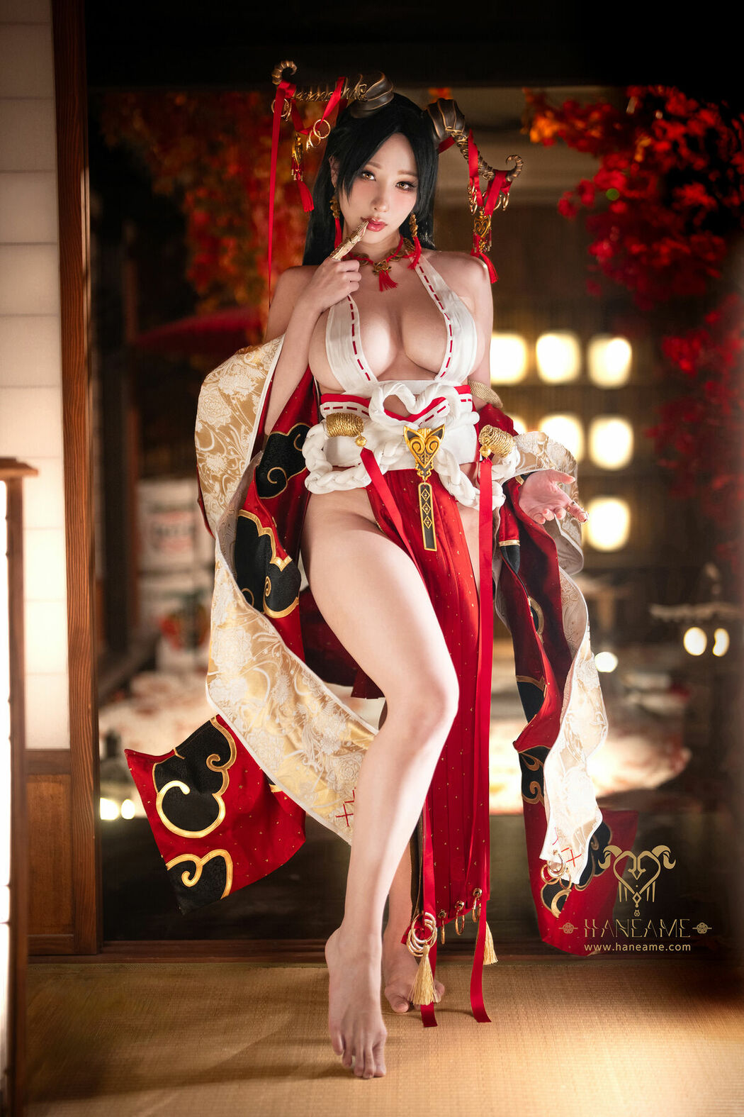 Coser@Hane Ame – Lustful Goat Miko 邪羊巫女写真书 (89P)