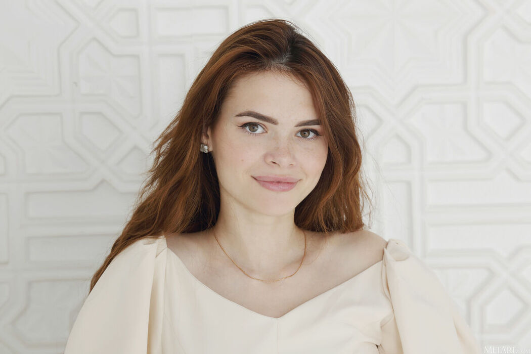 MetArt Kinsley – Shades Of White Part01 (61P)