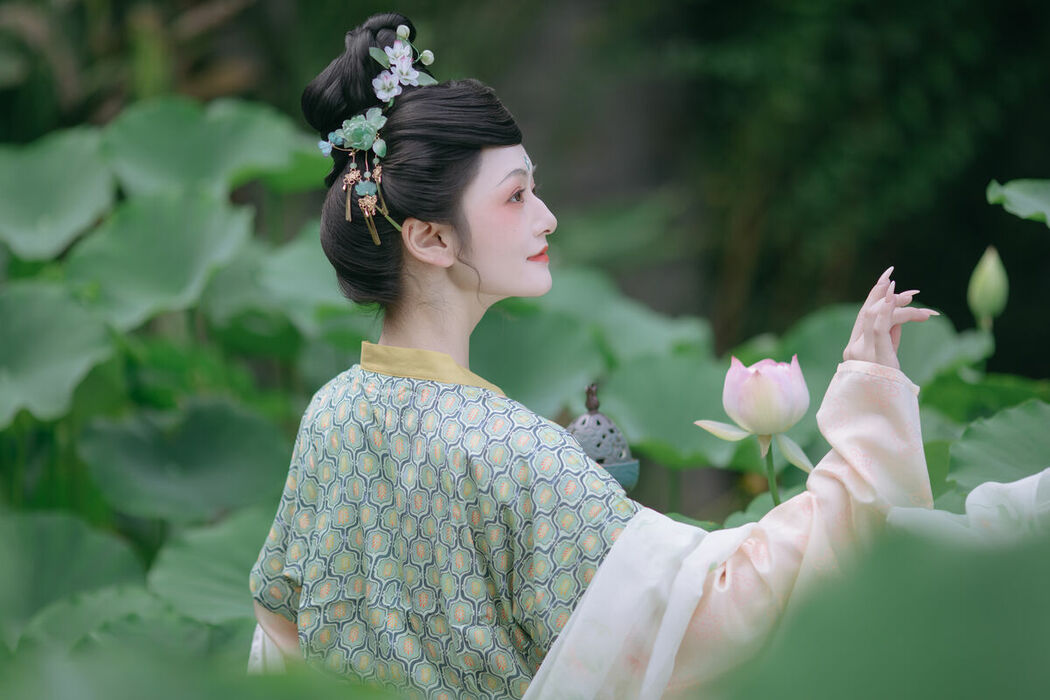 YiTuYu艺图语 Vol.8730 Chi Yan Zai Zhe Li (23P)