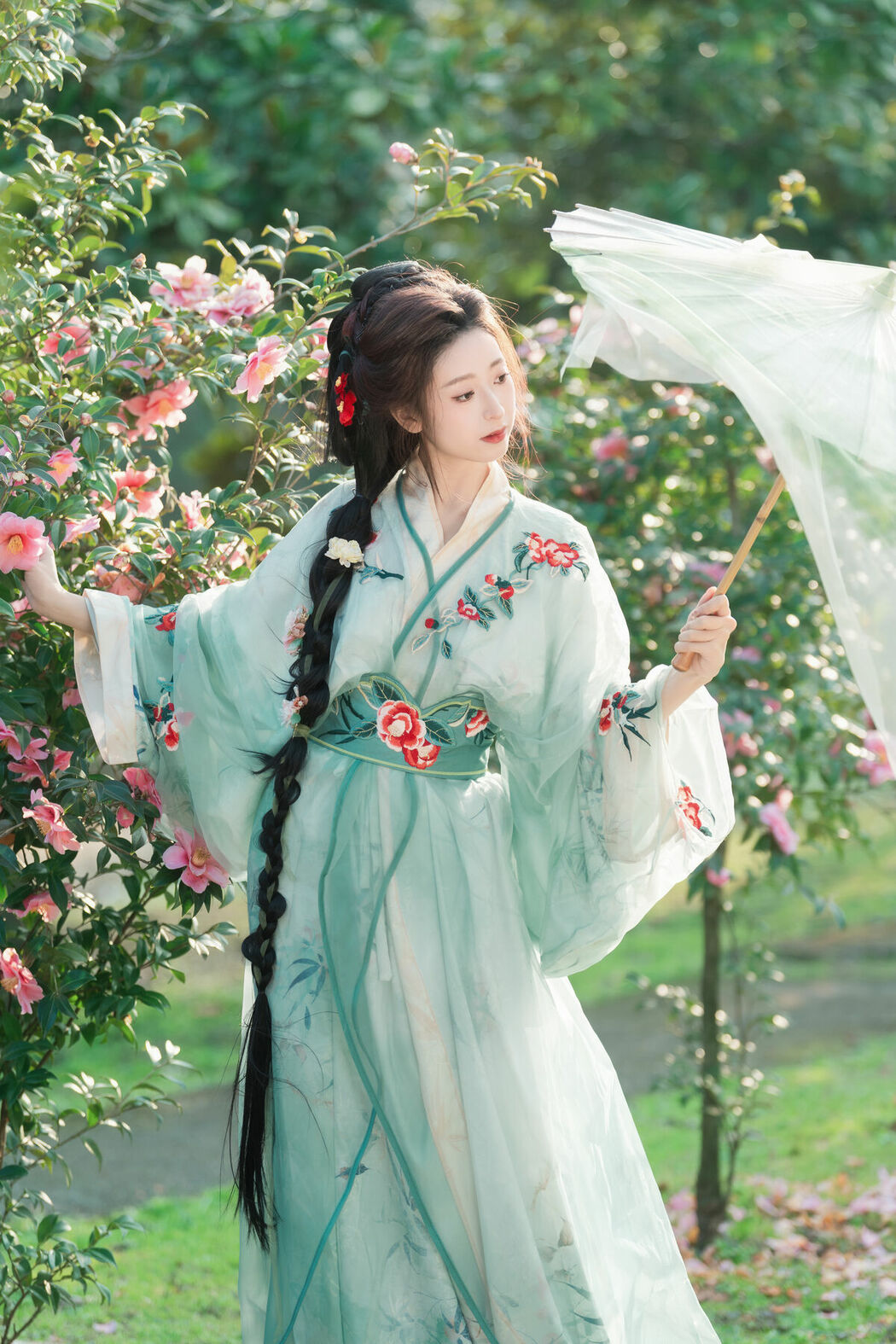 YiTuYu艺图语 Vol.8729 Xiao He (30P)