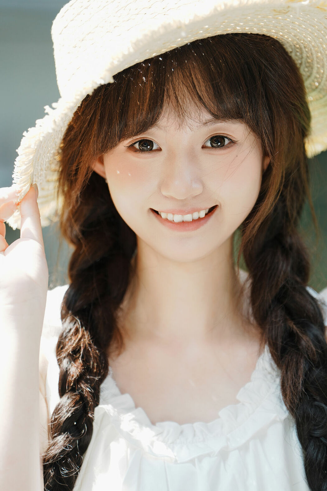 YiTuYu艺图语 Vol.8726 Qi E Luo Bo Guai (24P)