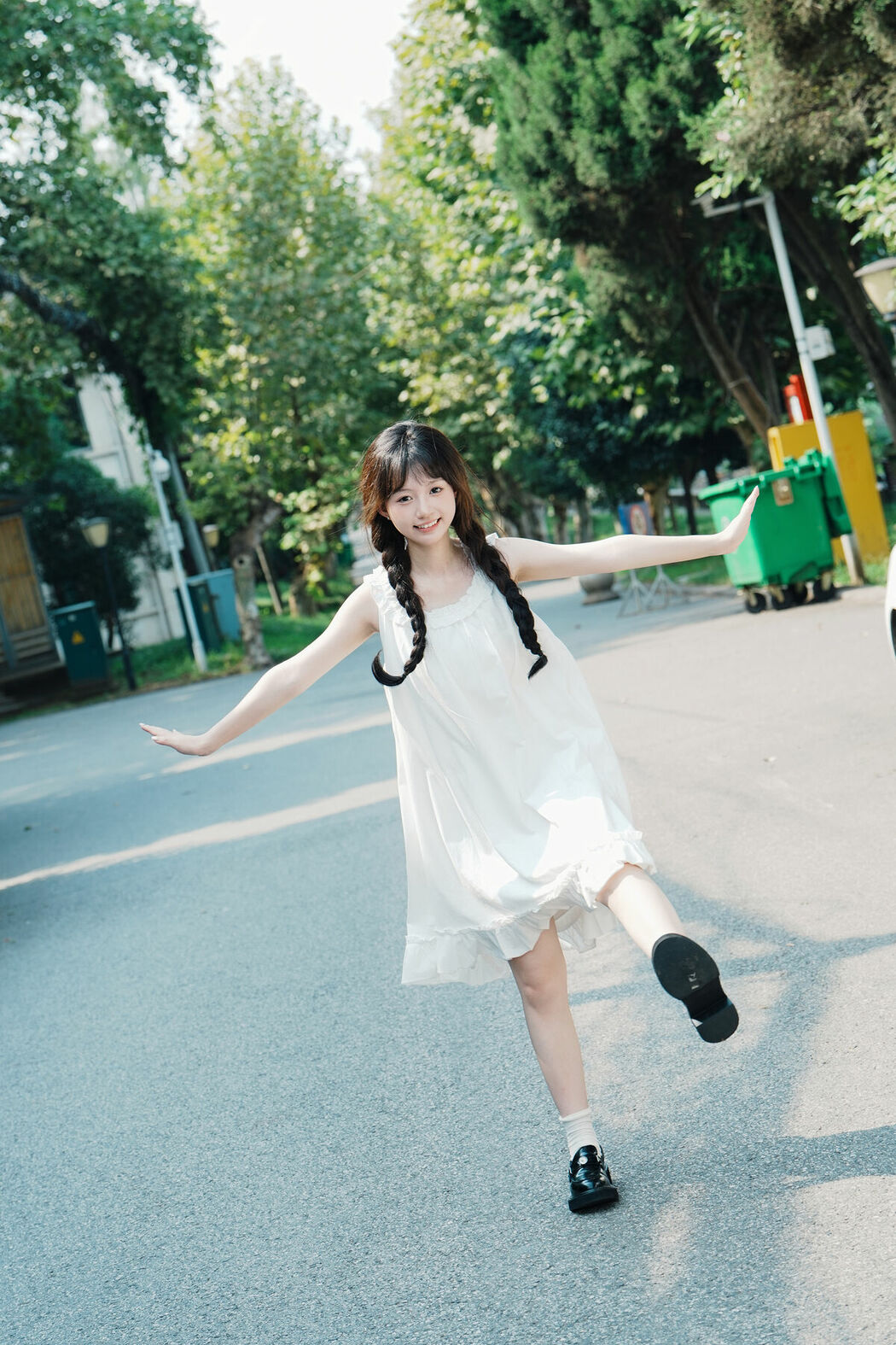 YiTuYu艺图语 Vol.8726 Qi E Luo Bo Guai (24P)