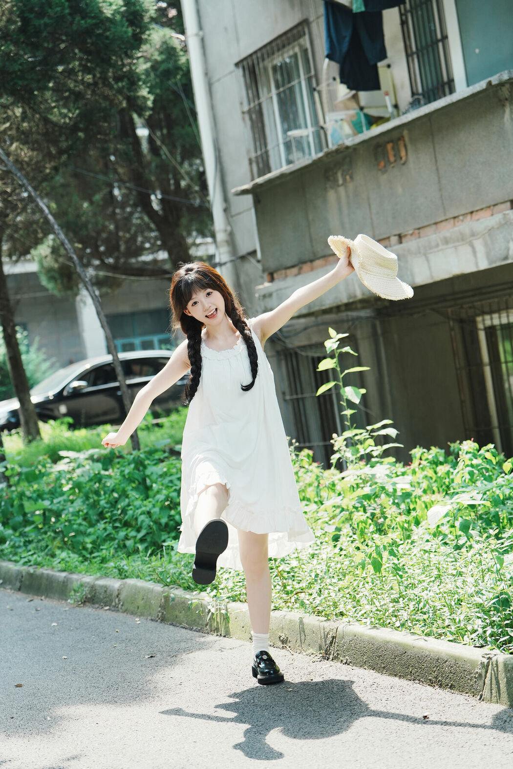 YiTuYu艺图语 Vol.8726 Qi E Luo Bo Guai (24P)