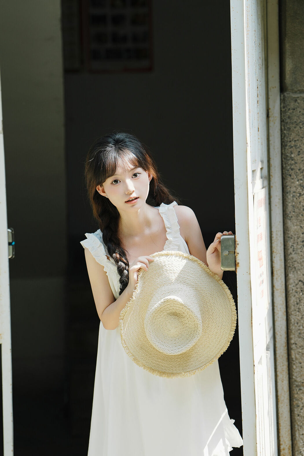 YiTuYu艺图语 Vol.8726 Qi E Luo Bo Guai (24P)