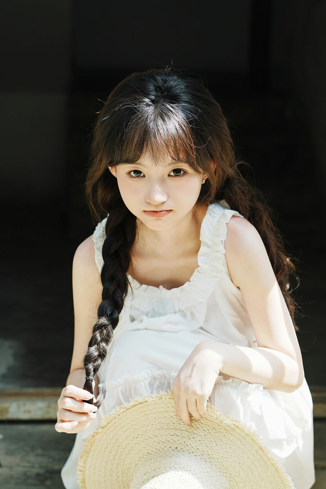 YiTuYu艺图语 Vol.8726 Qi E Luo Bo Guai (24P)