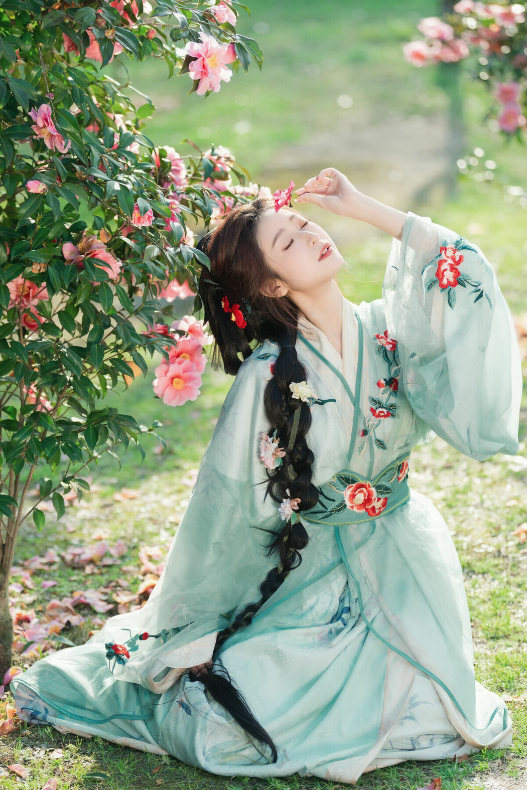 YiTuYu艺图语 Vol.8729 Xiao He (30P)