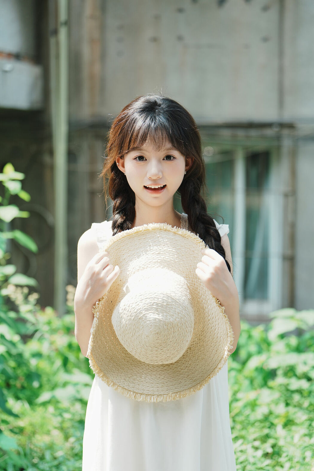 YiTuYu艺图语 Vol.8726 Qi E Luo Bo Guai (24P)