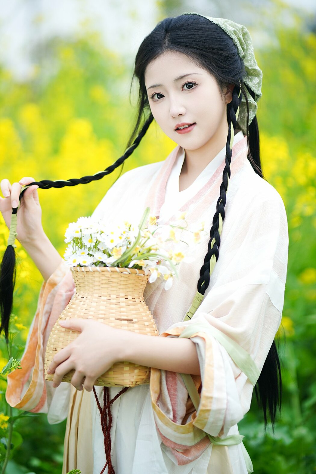 YiTuYu艺图语 Vol.8720 Tu Ya W (23P) Cover Photo