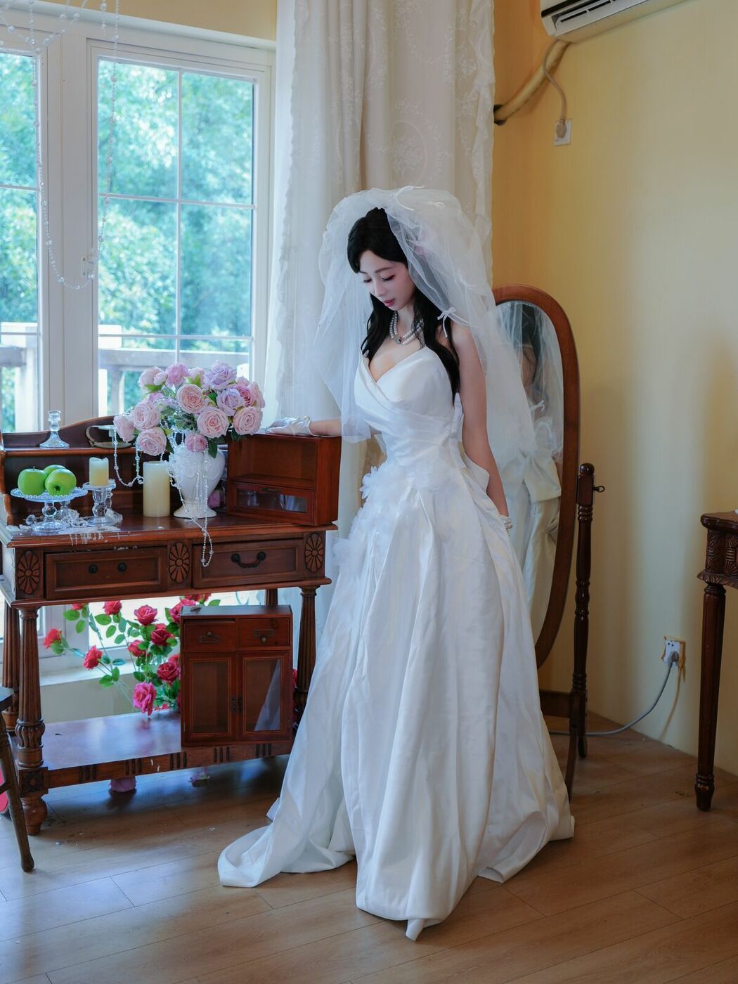 XiuRen秀人网 Uncensored Zhu Zhu Molly 朱朱molly – R18 秀人网模特 新人首秀 洁白婚纱 (83P)