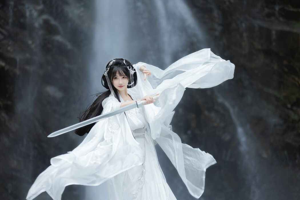 YiTuYu艺图语 Vol.8732 Qi Luo Sheng De Xiao Su Su (15P)