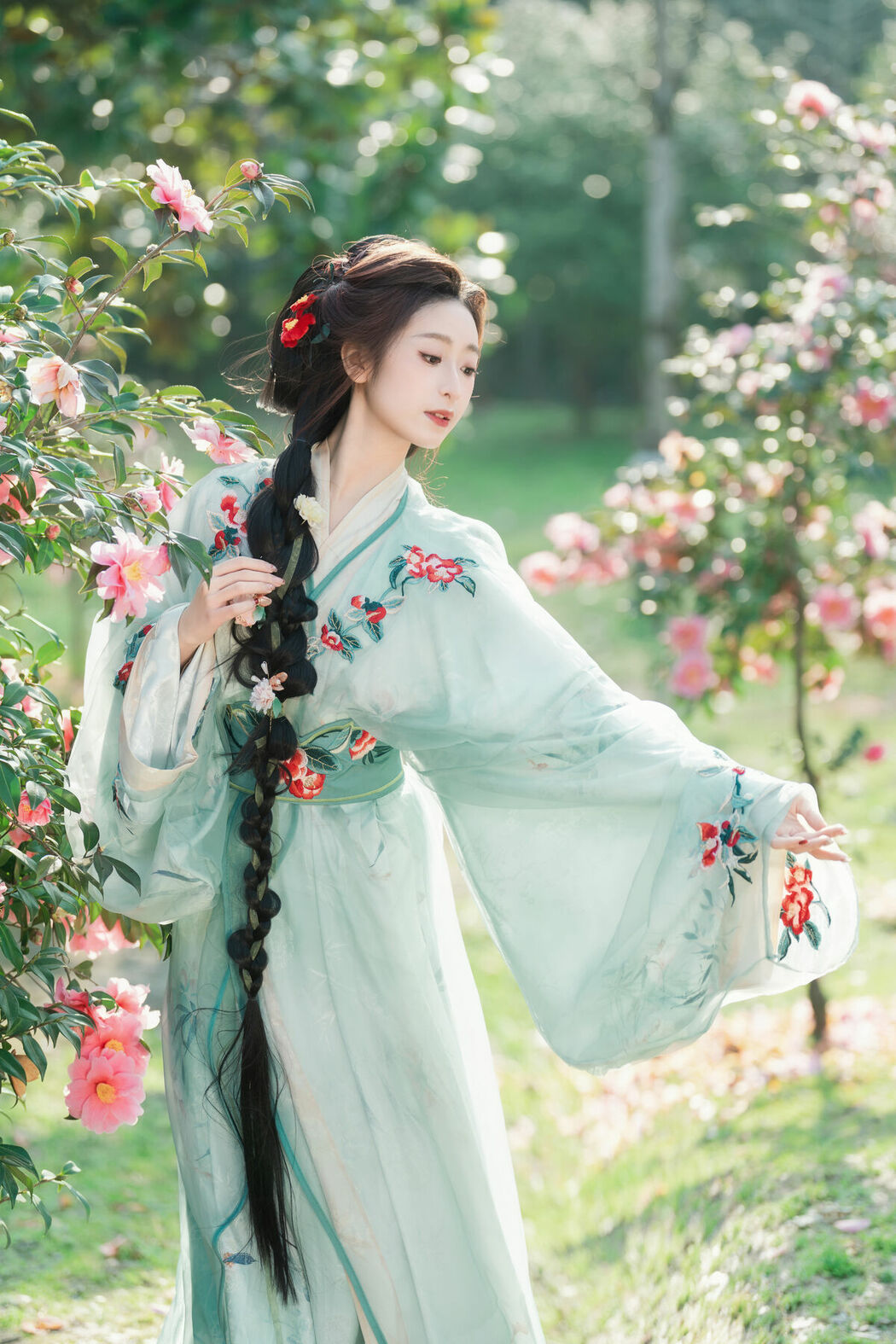 YiTuYu艺图语 Vol.8729 Xiao He (30P)