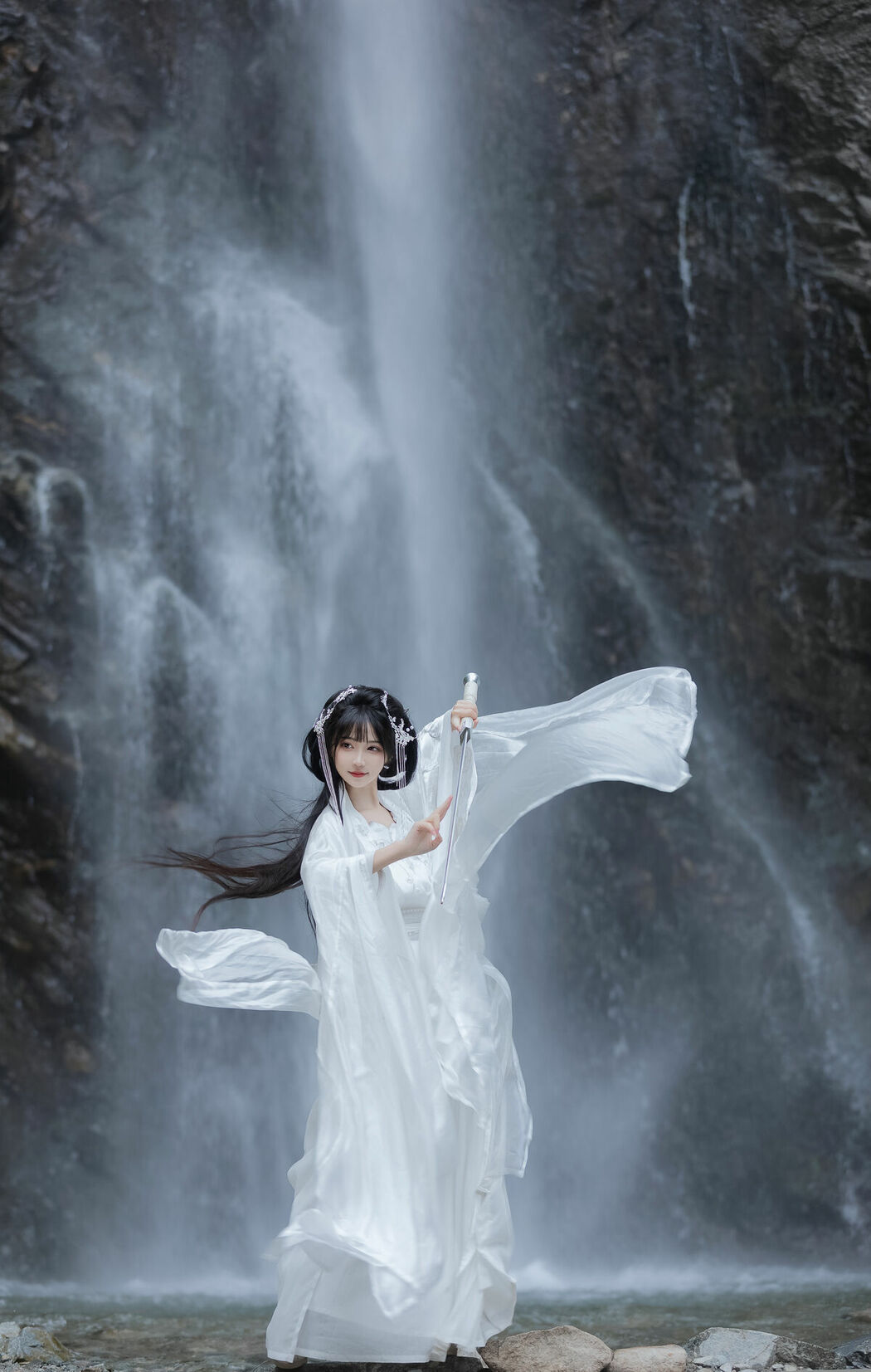 YiTuYu艺图语 Vol.8732 Qi Luo Sheng De Xiao Su Su (15P)