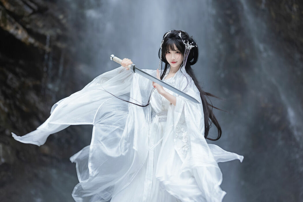 YiTuYu艺图语 Vol.8732 Qi Luo Sheng De Xiao Su Su (15P)