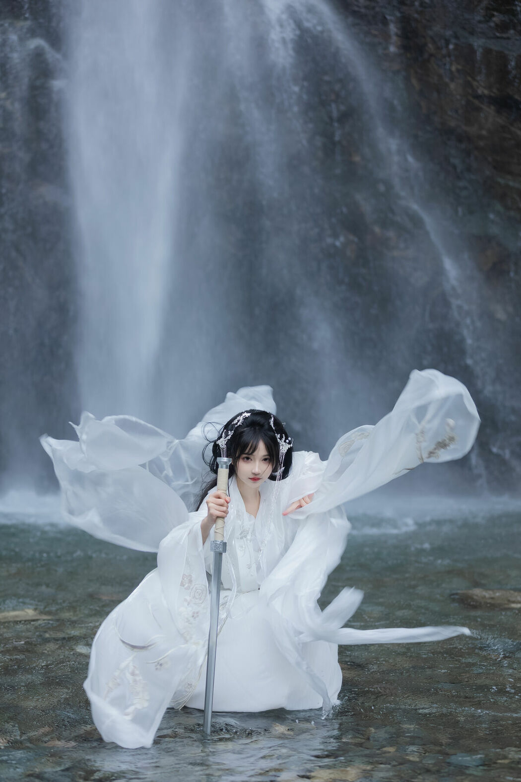 YiTuYu艺图语 Vol.8732 Qi Luo Sheng De Xiao Su Su (15P)