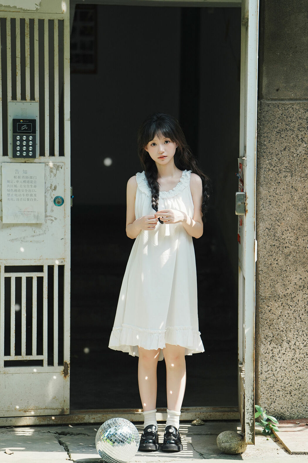 YiTuYu艺图语 Vol.8726 Qi E Luo Bo Guai (24P)