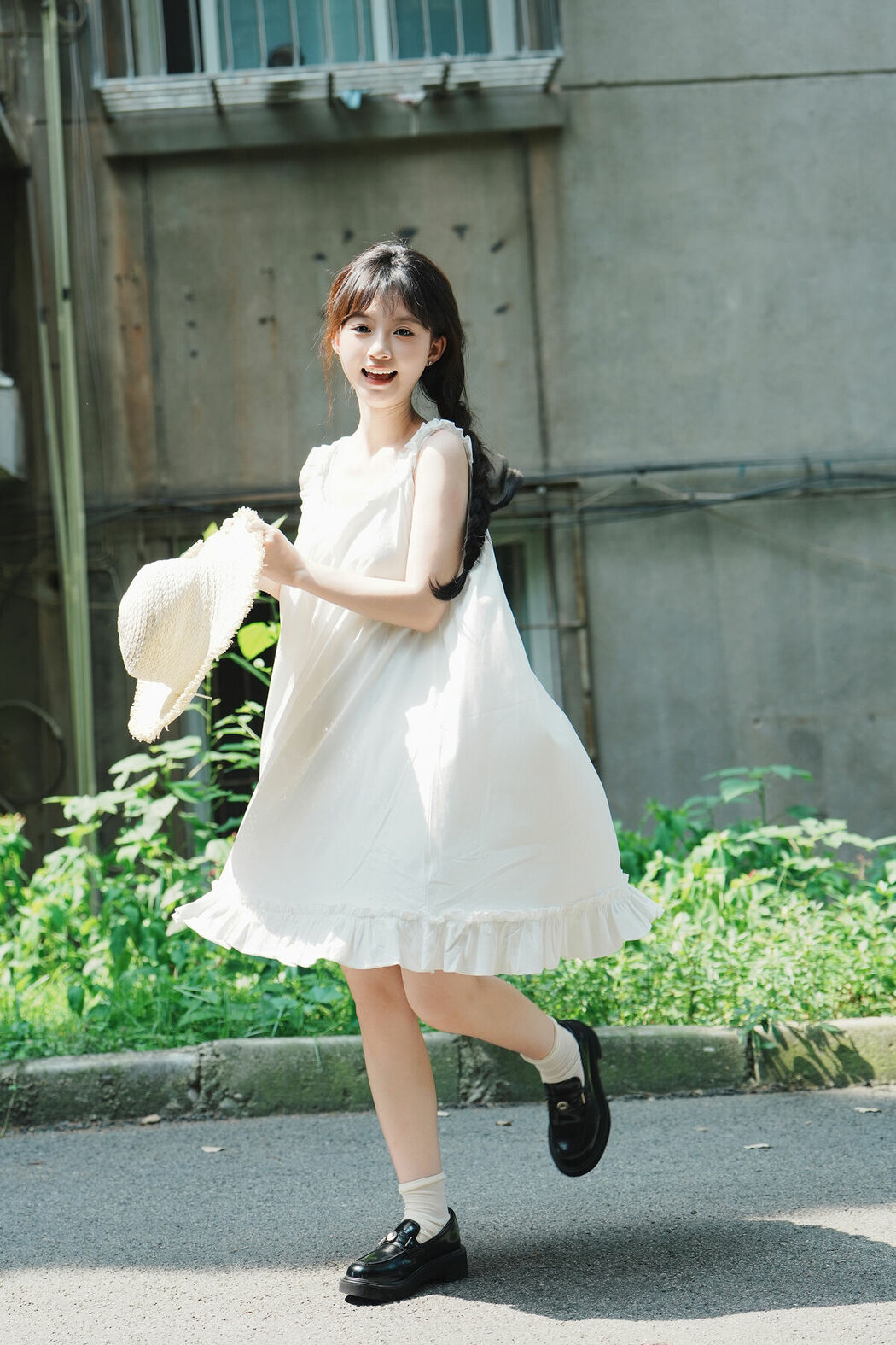 YiTuYu艺图语 Vol.8726 Qi E Luo Bo Guai (24P)