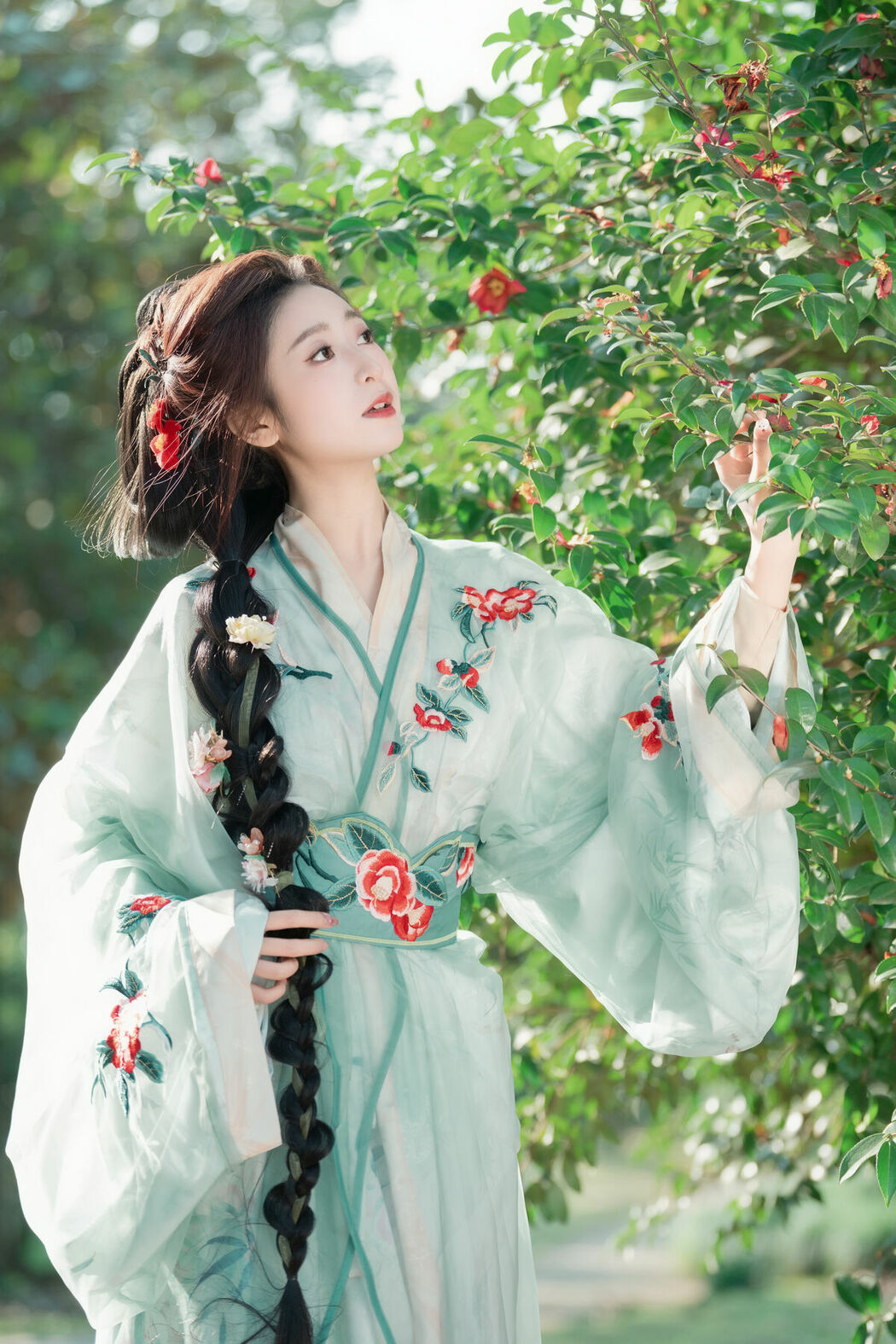 YiTuYu艺图语 Vol.8729 Xiao He (30P)