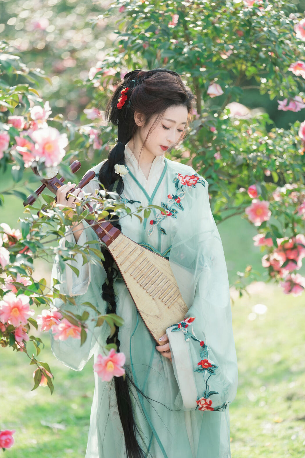 YiTuYu艺图语 Vol.8729 Xiao He (30P)