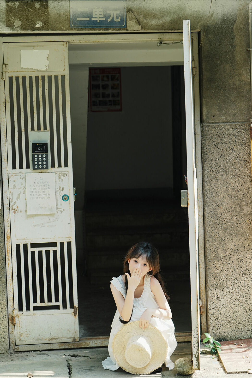 YiTuYu艺图语 Vol.8726 Qi E Luo Bo Guai (24P)