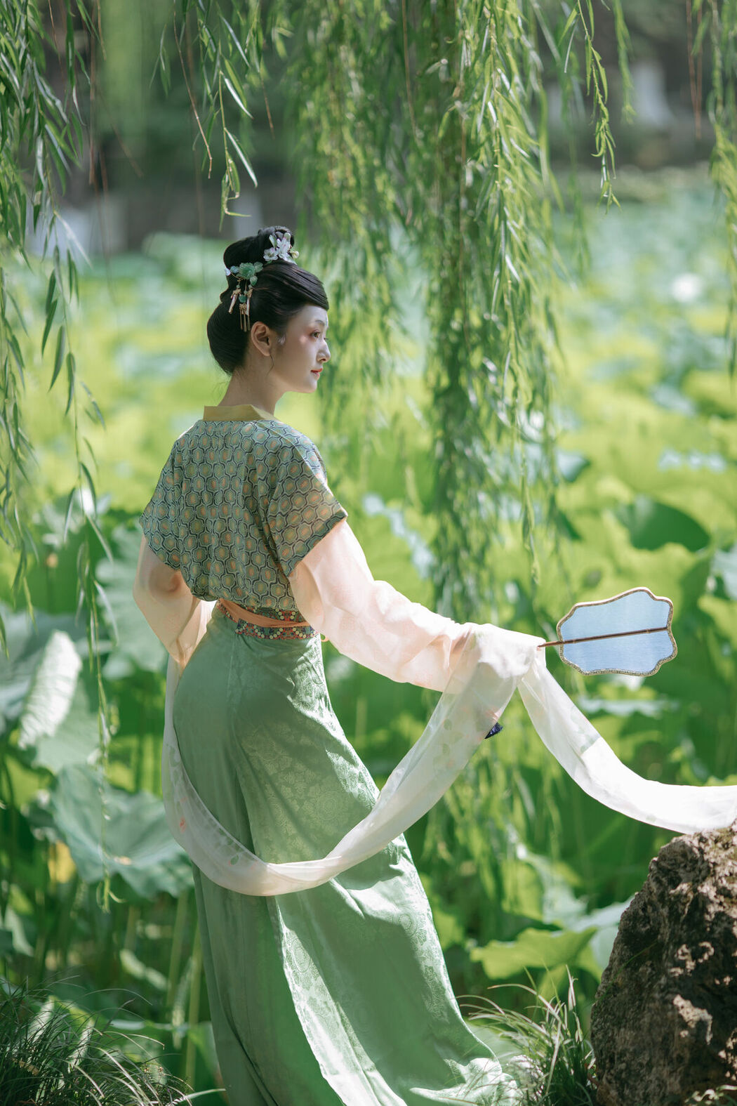 YiTuYu艺图语 Vol.8730 Chi Yan Zai Zhe Li (23P)