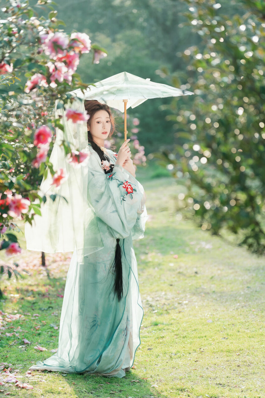 YiTuYu艺图语 Vol.8729 Xiao He (30P)