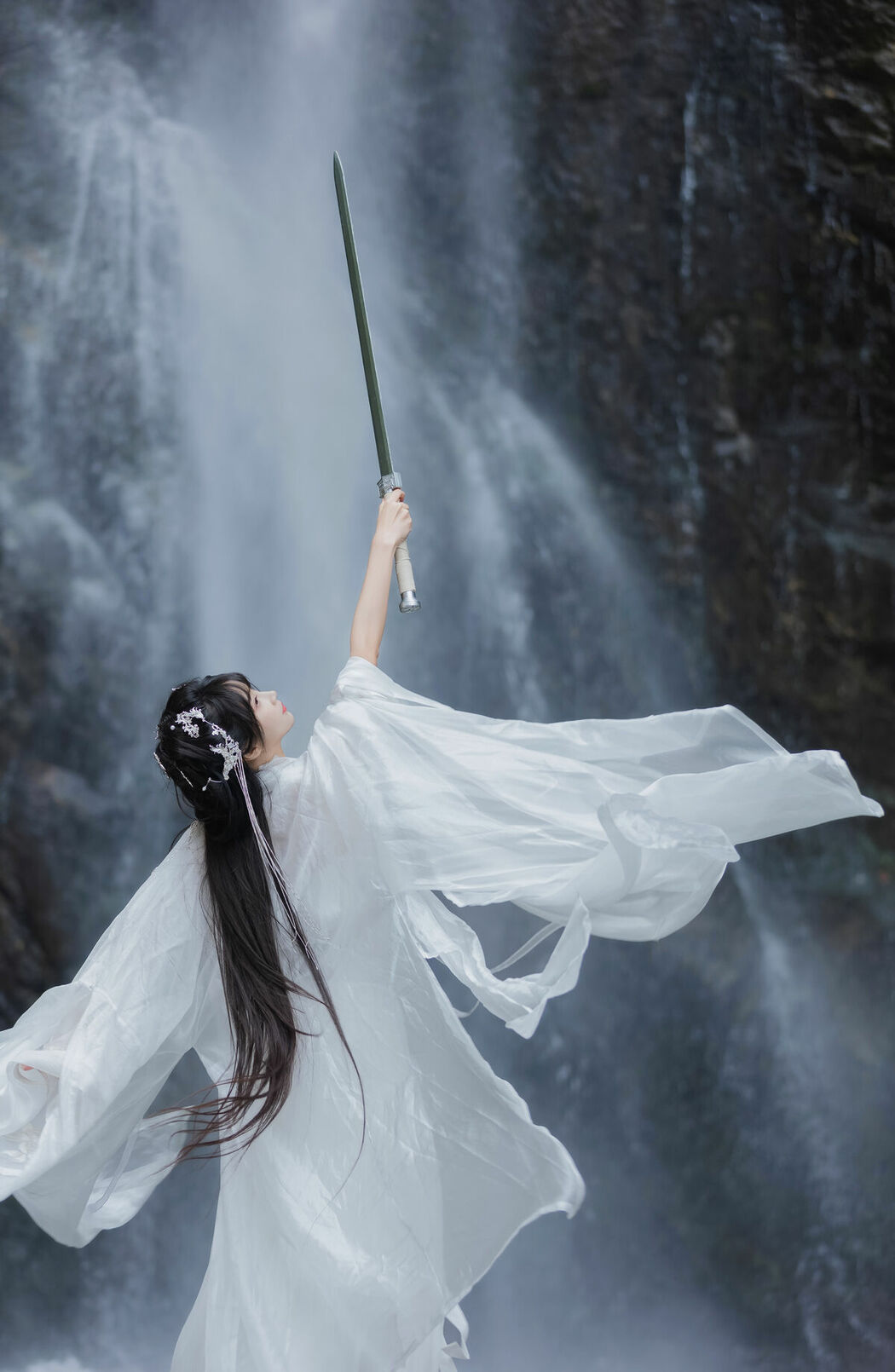 YiTuYu艺图语 Vol.8732 Qi Luo Sheng De Xiao Su Su (15P)