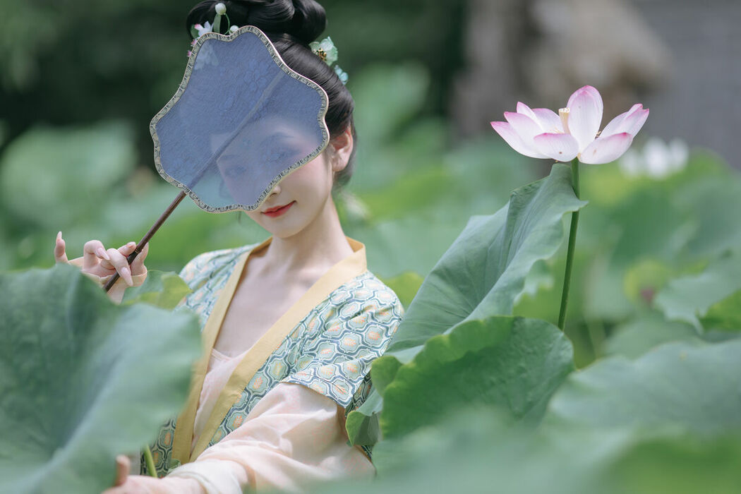 YiTuYu艺图语 Vol.8730 Chi Yan Zai Zhe Li (23P)