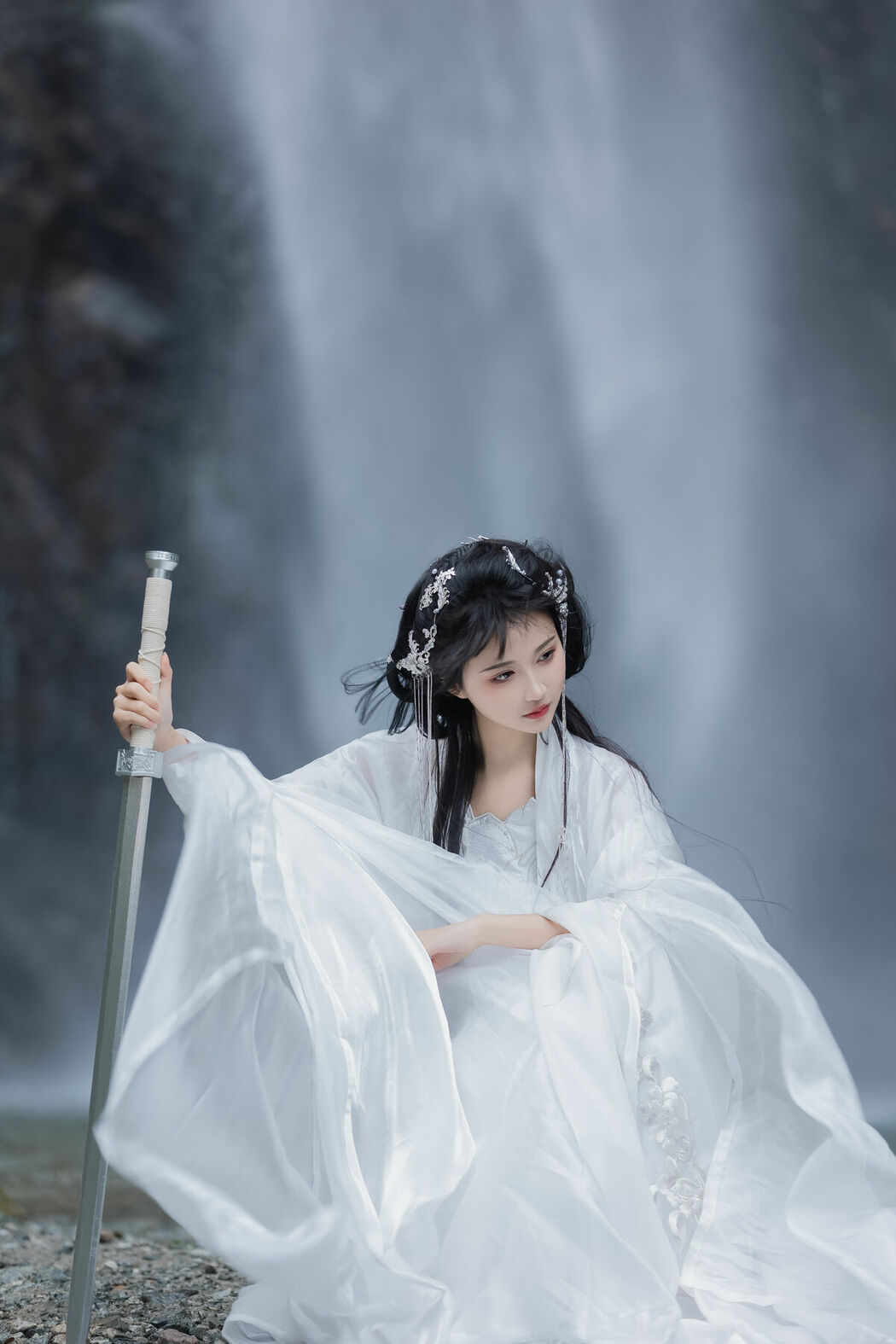 YiTuYu艺图语 Vol.8732 Qi Luo Sheng De Xiao Su Su (15P)