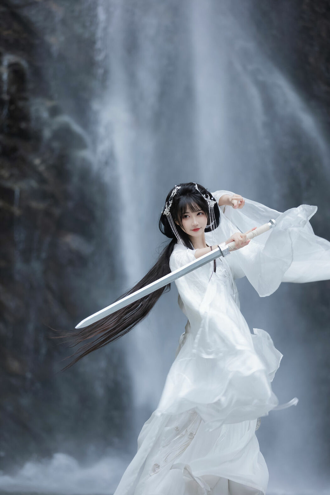 YiTuYu艺图语 Vol.8732 Qi Luo Sheng De Xiao Su Su (15P)