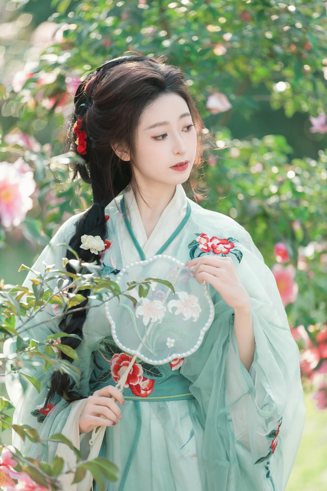 YiTuYu艺图语 Vol.8729 Xiao He (30P)