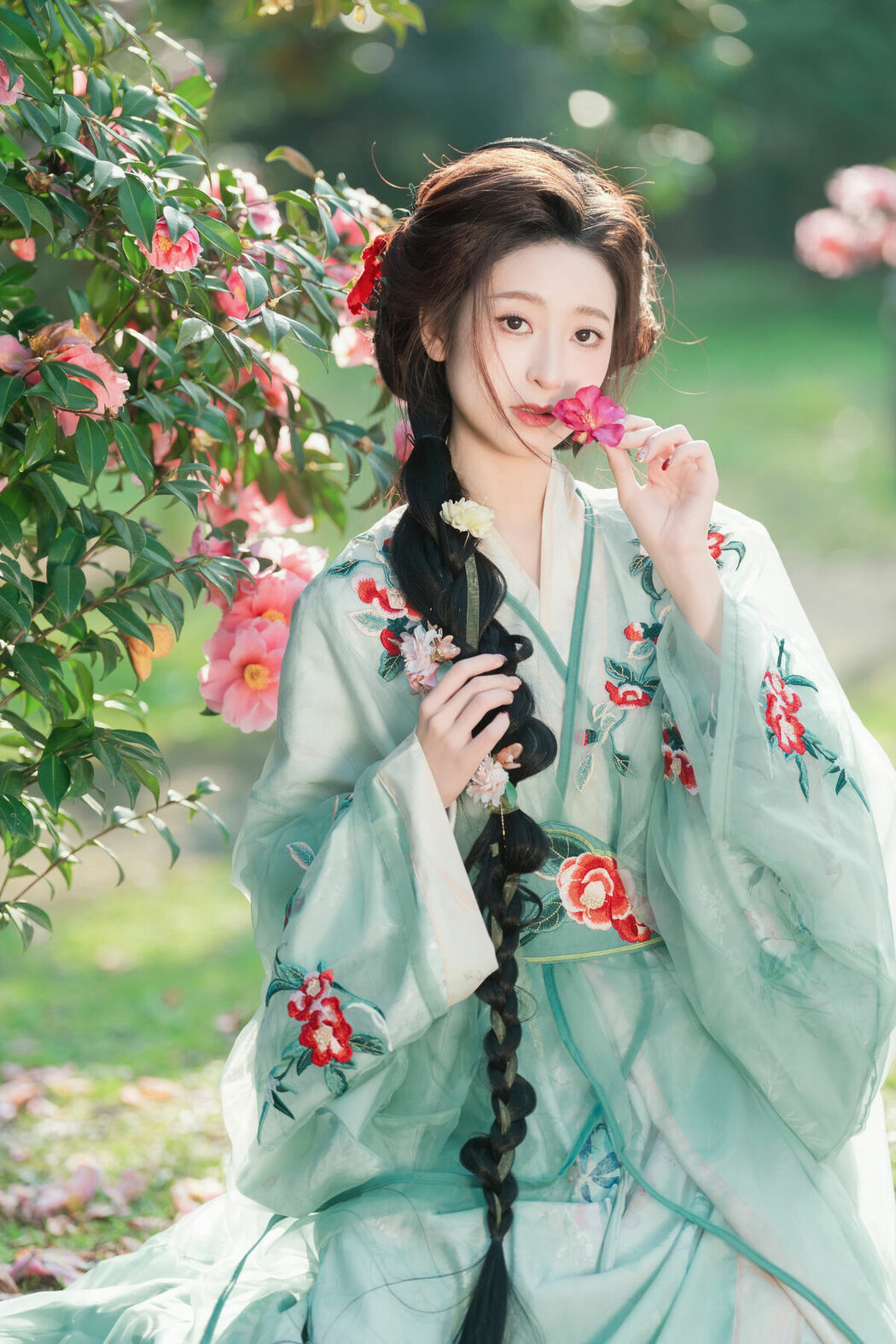 YiTuYu艺图语 Vol.8729 Xiao He (30P)