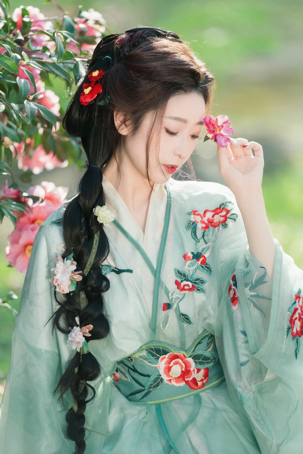 YiTuYu艺图语 Vol.8729 Xiao He (30P)