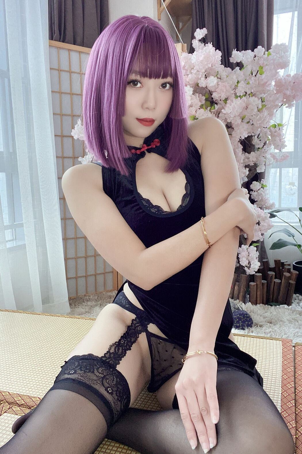 Coser@Money冷冷 – 高叉旗袍蕾丝裙 Part01 (55P) Cover Photo