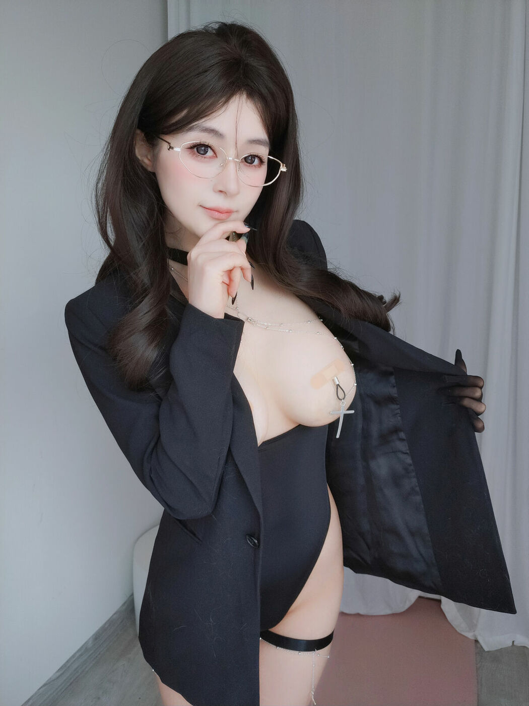Coser@白银81 – 乳首クリッフ (61P)
