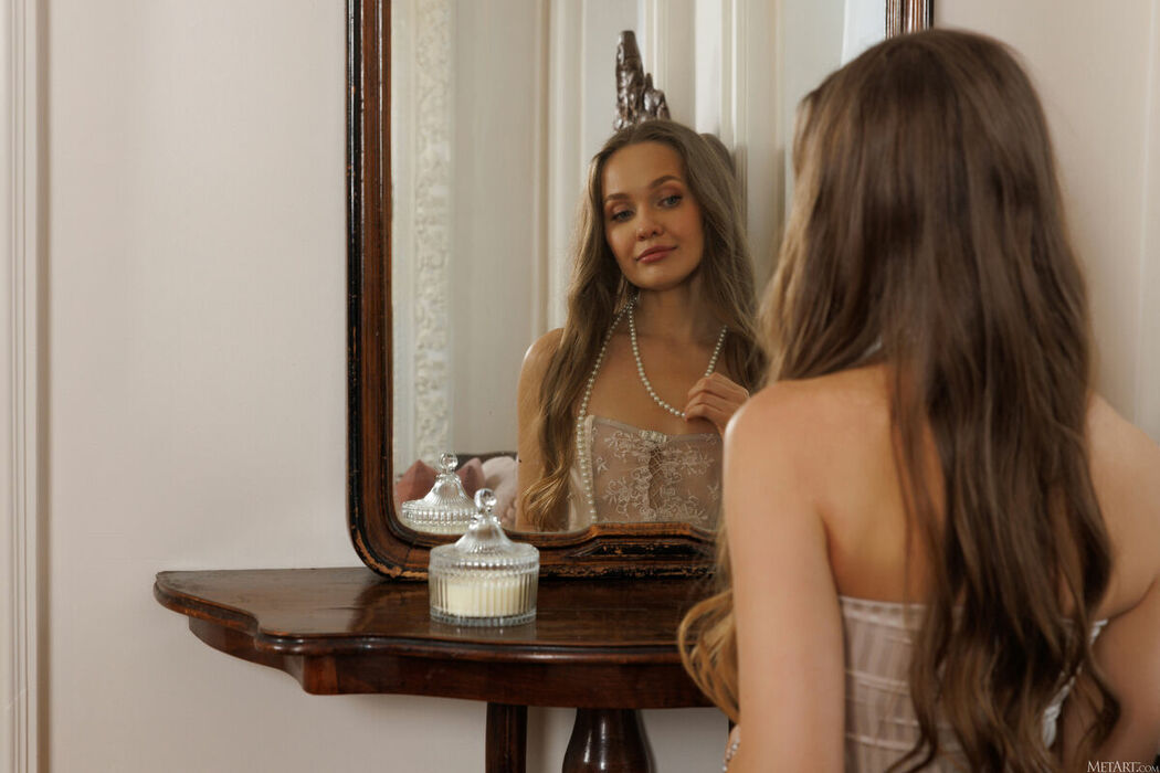 MetArt Eliness – Vintage Bed Part01 (70P)