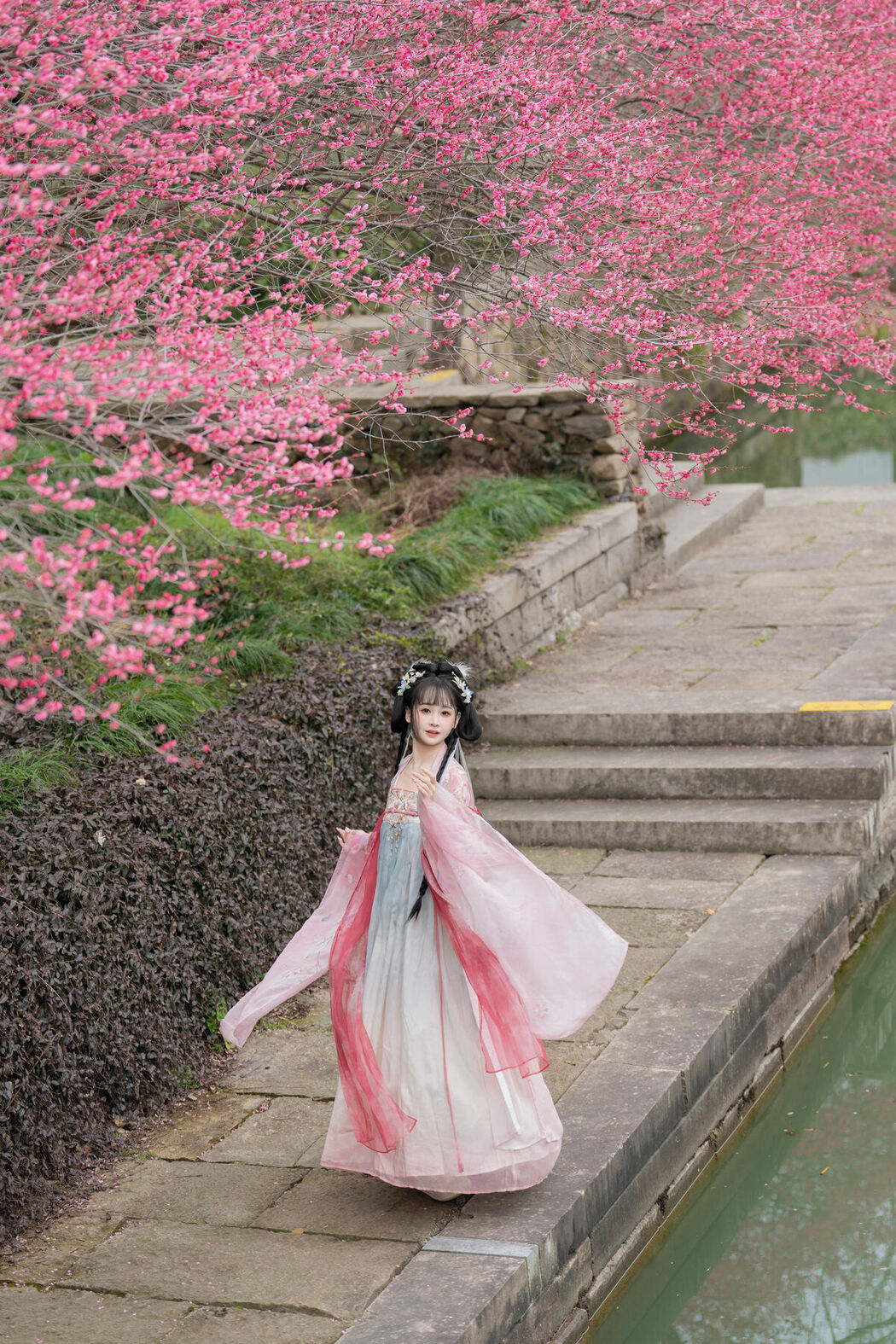 YiTuYu艺图语 Vol.8759 Jiao Yi Zhi Sui Sui (26P)