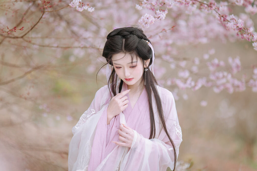 YiTuYu艺图语 Vol.8754 Chi Yan Zai Zhe Li (15P)