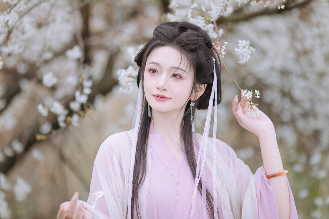 YiTuYu艺图语 Vol.8754 Chi Yan Zai Zhe Li (15P)